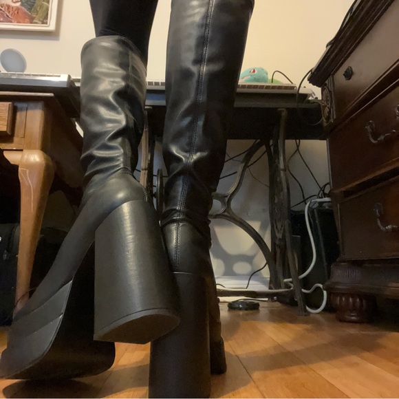 Steve Madden Platform Boots - Picture 2 of 3